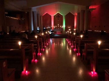 Kirchenraum mit speziellen Lichteffekte